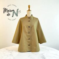 【大切なボタンと共に仕立てたケープ】