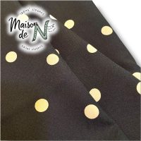 【黒×ベージュドットで変わる表情】