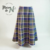 【大人のチェックスカートの存在感】