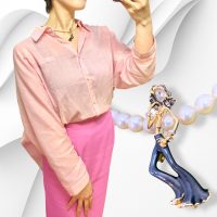 【パールにブローチ？これかわいい】